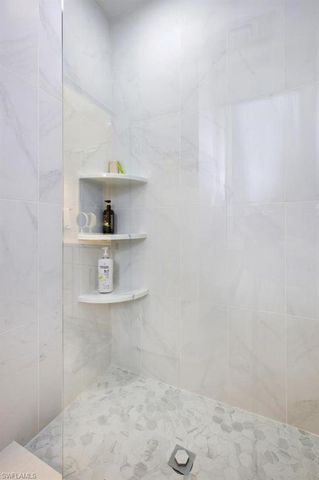 250 Robin Hood CIR 201, Naples, FL 34104