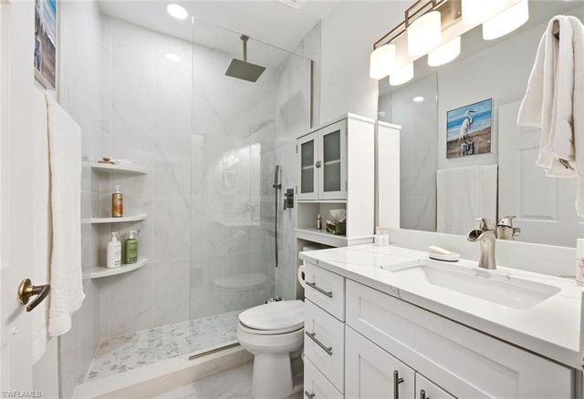 250 Robin Hood CIR 201, Naples, FL 34104