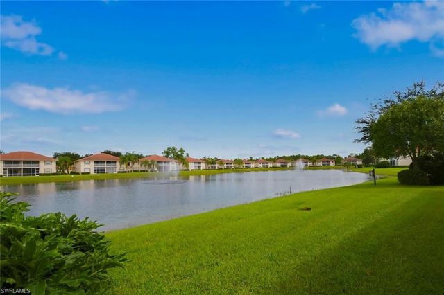 250 Robin Hood CIR 201, Naples, FL 34104