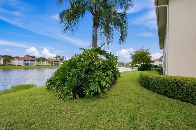 250 Robin Hood CIR 201, Naples, FL 34104