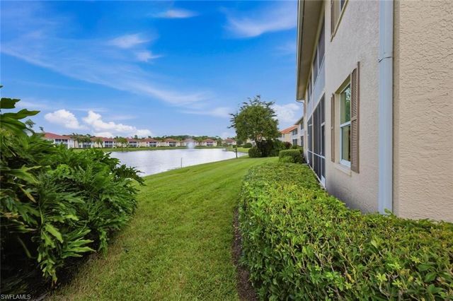 250 Robin Hood CIR 201, Naples, FL 34104