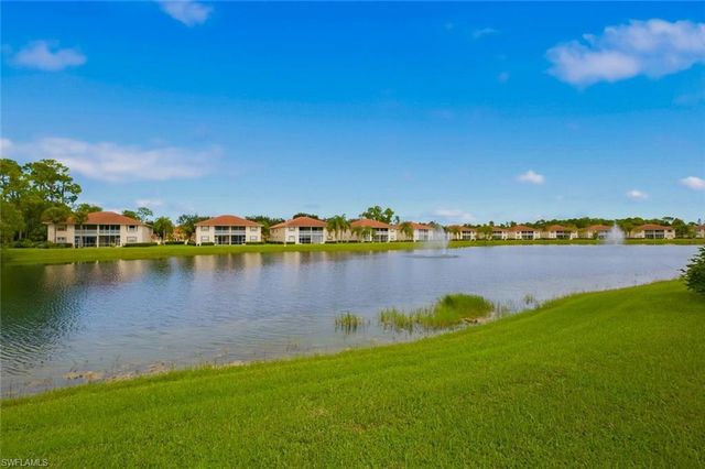 250 Robin Hood CIR 201, Naples, FL 34104