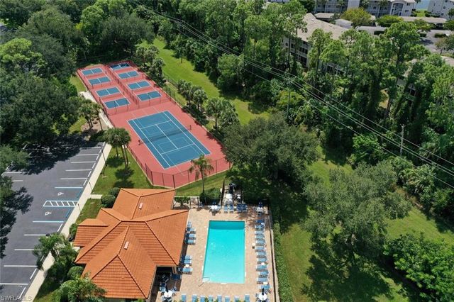 250 Robin Hood CIR 201, Naples, FL 34104