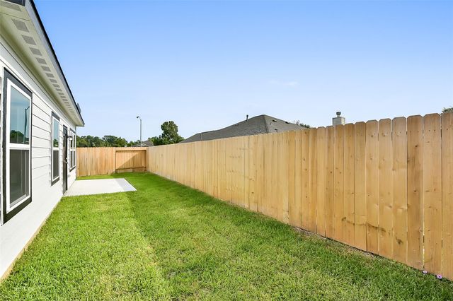 1992 Brookpointe Lane, Dayton, TX 77535