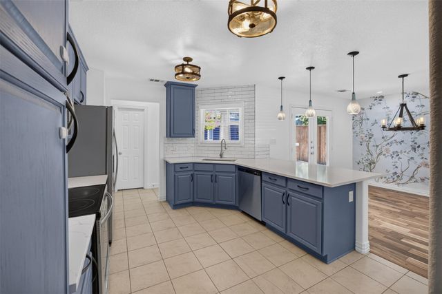 2205 College Avenue, Fort Worth, TX 76110