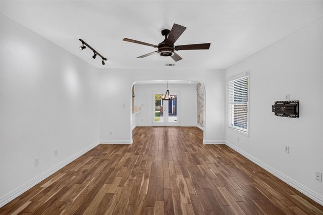 2205 College Avenue, Fort Worth, TX 76110