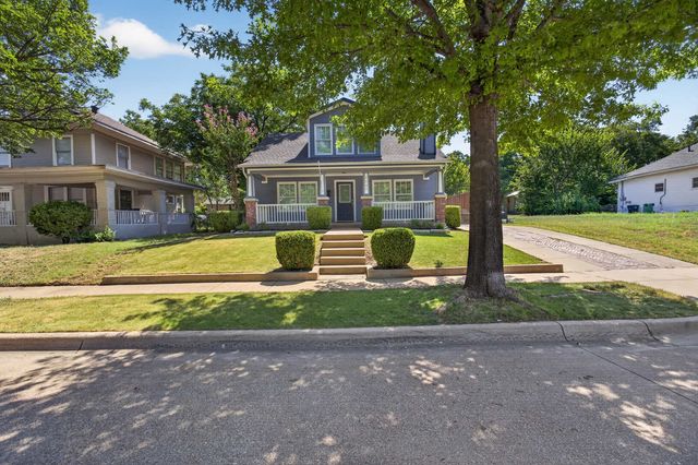 2205 College Avenue, Fort Worth, TX 76110