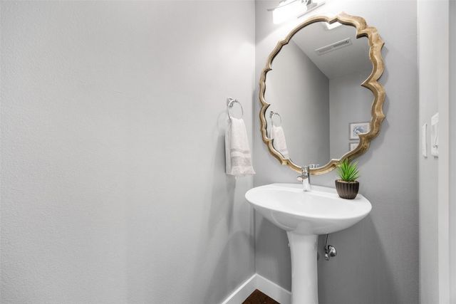 901 E 2nd Avenue 5, Coralville, IA 52241