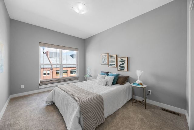 901 E 2nd Avenue 5, Coralville, IA 52241