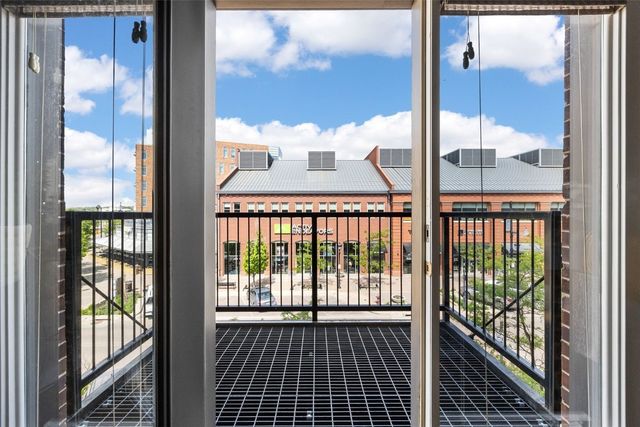 901 E 2nd Avenue 5, Coralville, IA 52241