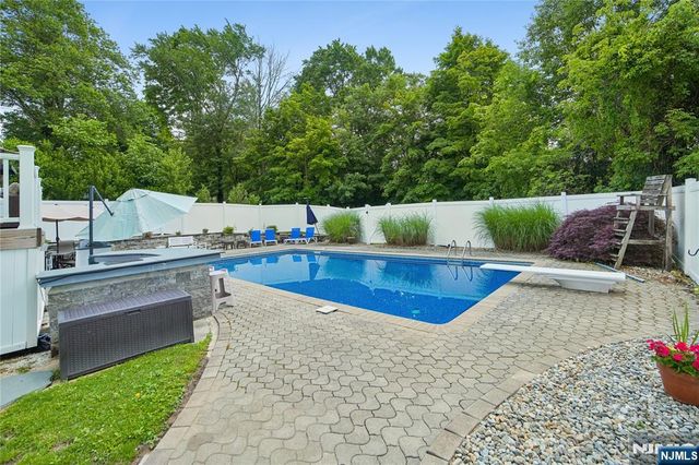 33 Frederick Drive, West Milford, NJ 07480