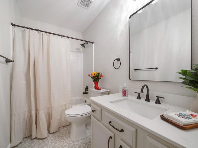 3301 Clover Hill Lane, Texas City, TX 77591