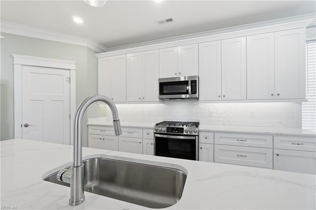 859 Little Bay AVE, Norfolk, VA 23503