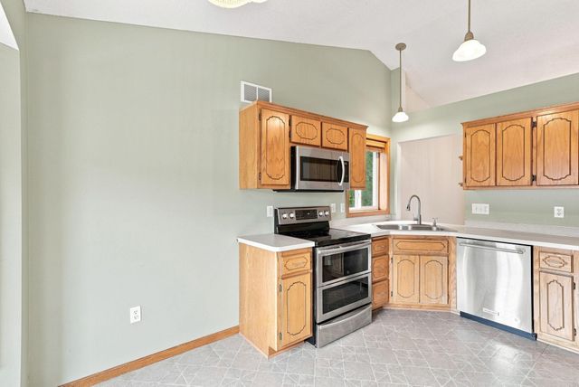 2567 91st Avenue NE, Blaine, MN 55449
