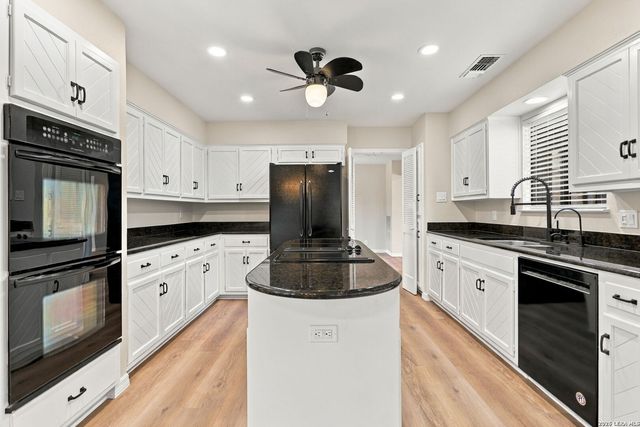 3764 HUNTERS CIR, San Antonio, TX 78230