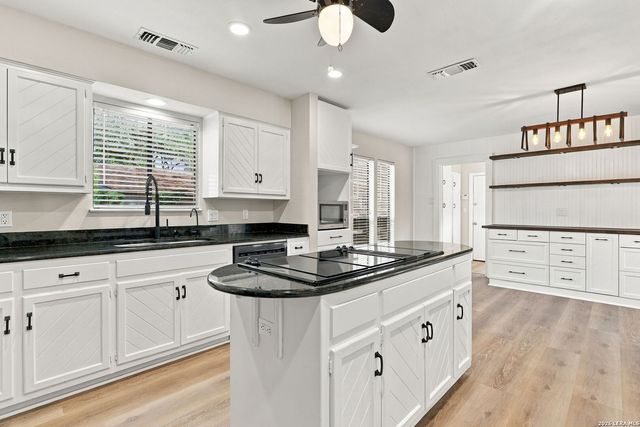 3764 HUNTERS CIR, San Antonio, TX 78230