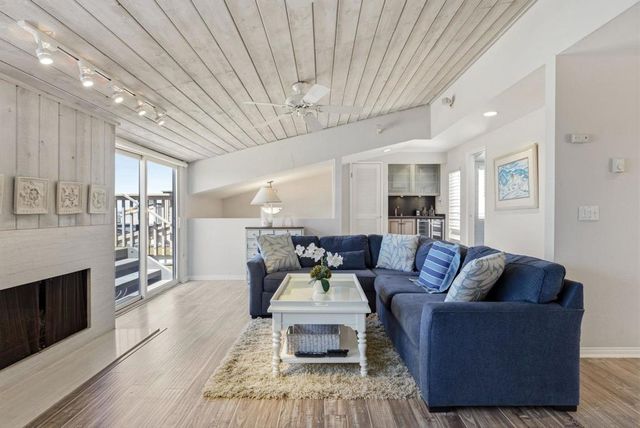 591 S Sierra 42, Solana Beach, CA 92075