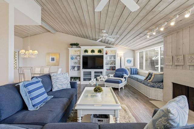 591 S Sierra 42, Solana Beach, CA 92075