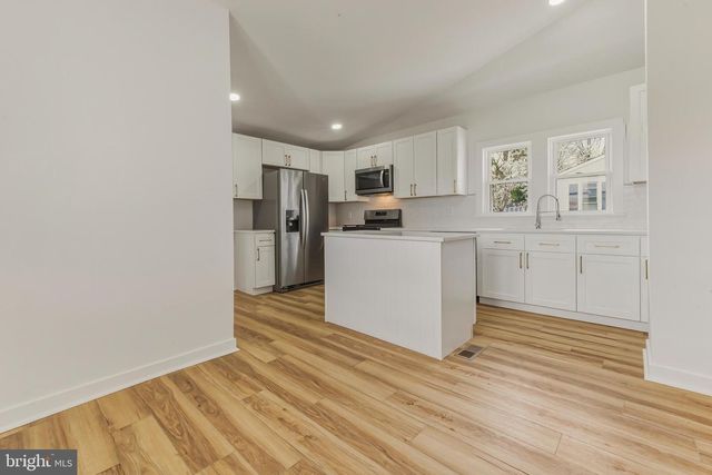 110 WASHINGTON AVE, Williamstown, NJ 08094