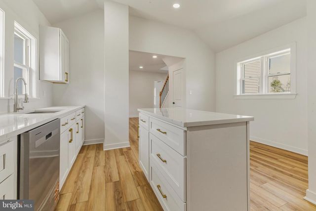 110 WASHINGTON AVE, Williamstown, NJ 08094