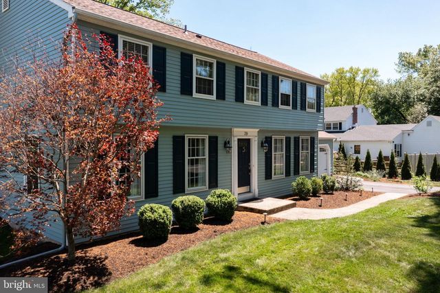 39 SCHOOLHOUSE DR, Medford, NJ 08055