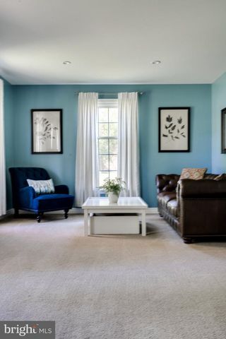39 SCHOOLHOUSE DR, Medford, NJ 08055