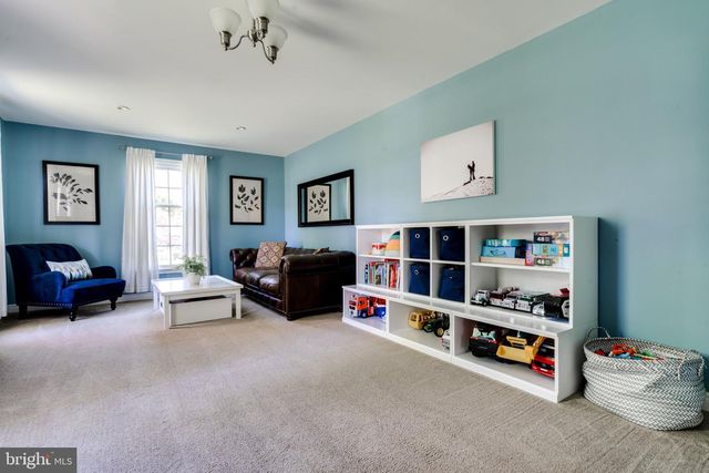 39 SCHOOLHOUSE DR, Medford, NJ 08055