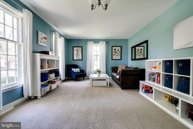 39 SCHOOLHOUSE DR, Medford, NJ 08055