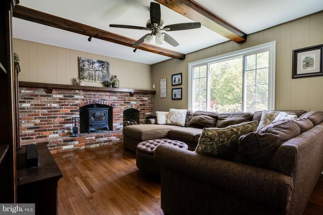39 SCHOOLHOUSE DR, Medford, NJ 08055