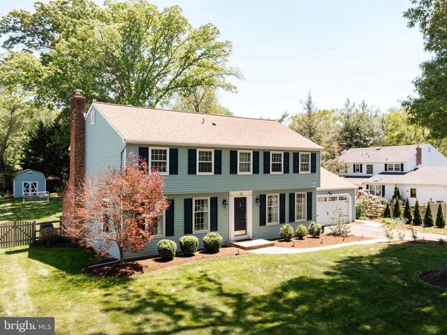 39 SCHOOLHOUSE DR, Medford, NJ 08055