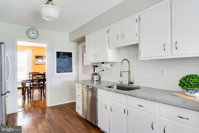 39 SCHOOLHOUSE DR, Medford, NJ 08055