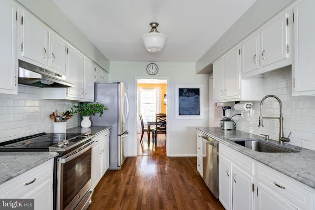 39 SCHOOLHOUSE DR, Medford, NJ 08055
