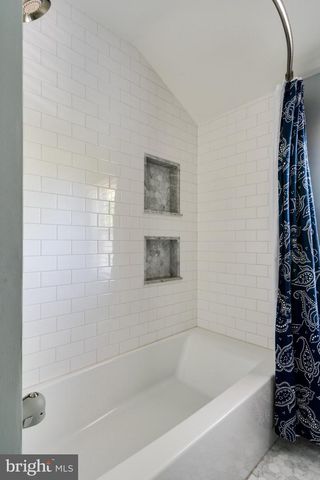 39 SCHOOLHOUSE DR, Medford, NJ 08055