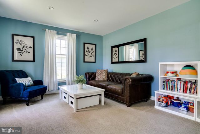 39 SCHOOLHOUSE DR, Medford, NJ 08055