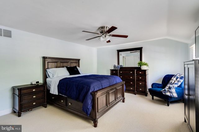 39 SCHOOLHOUSE DR, Medford, NJ 08055