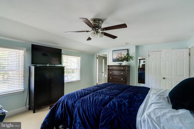 39 SCHOOLHOUSE DR, Medford, NJ 08055