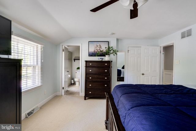 39 SCHOOLHOUSE DR, Medford, NJ 08055