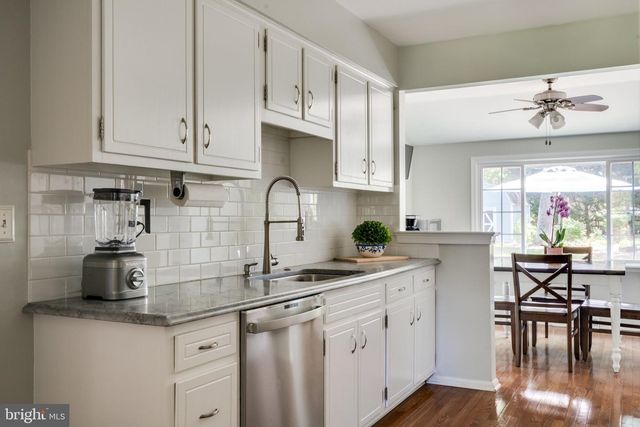 39 SCHOOLHOUSE DR, Medford, NJ 08055
