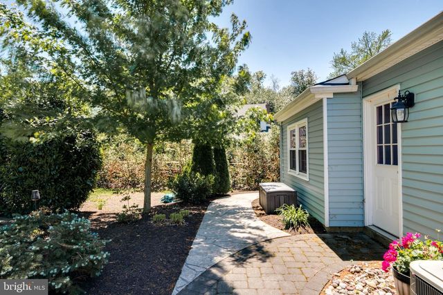 39 SCHOOLHOUSE DR, Medford, NJ 08055
