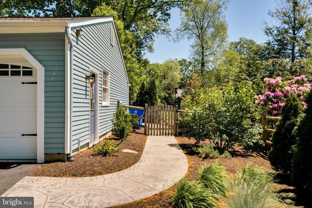 39 SCHOOLHOUSE DR, Medford, NJ 08055