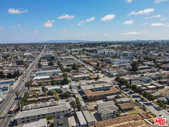 6124 S Victoria Avenue, Los Angeles, CA 90043