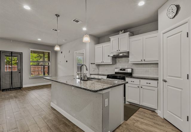 613 Heartland Drive, Glenn Heights, TX 75154