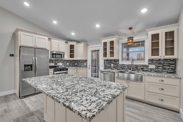 2322 Dawt Mill Drive, West Plains, MO 65775