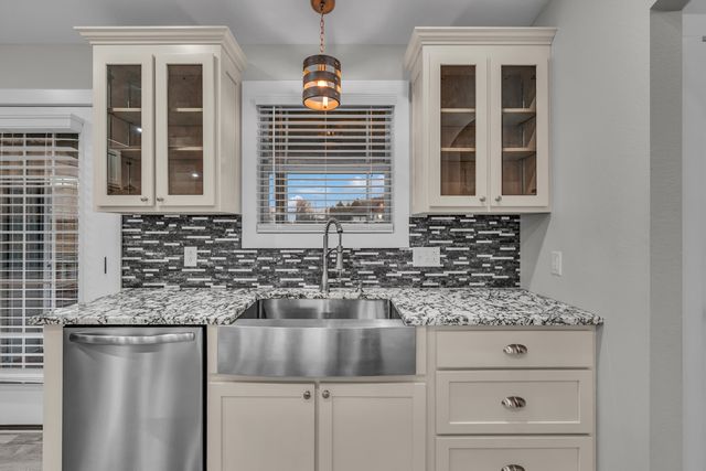 2322 Dawt Mill Drive, West Plains, MO 65775