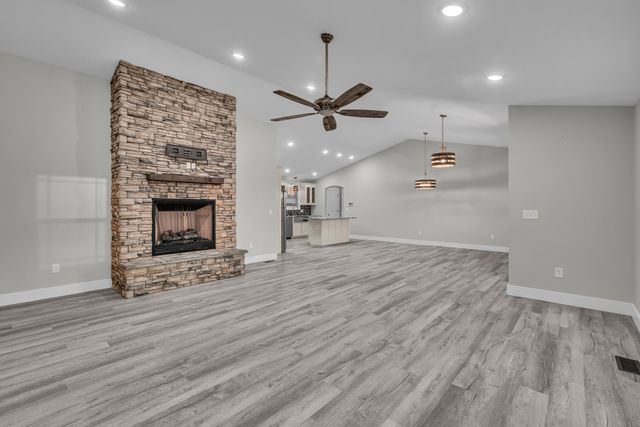 2322 Dawt Mill Drive, West Plains, MO 65775