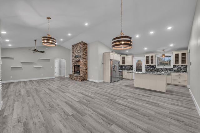 2322 Dawt Mill Drive, West Plains, MO 65775