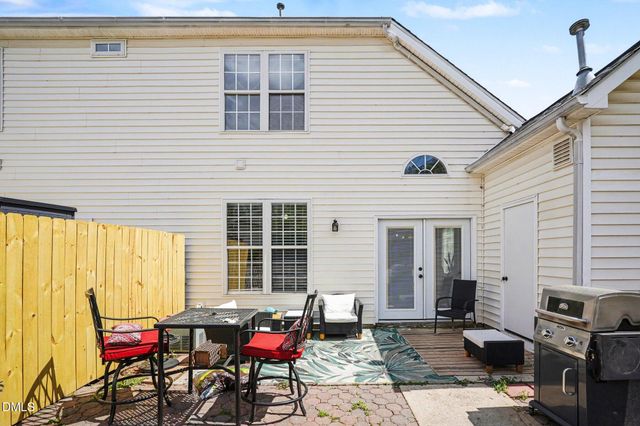 201 Commons Drive, Holly Springs, NC 27540