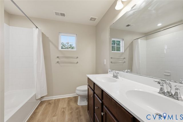 5860 Heathers Crossing Dr, Chesterfield, VA 23832