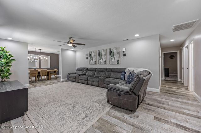 2554 Kumquat Street NE, Palm Bay, FL 32905