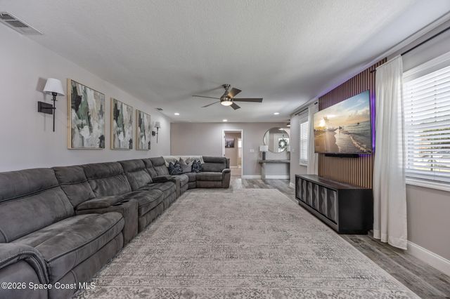 2554 Kumquat Street NE, Palm Bay, FL 32905